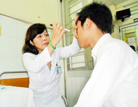Bantin 17.9 (TT) -  Bac si cua benh nhi ngheo.jpg